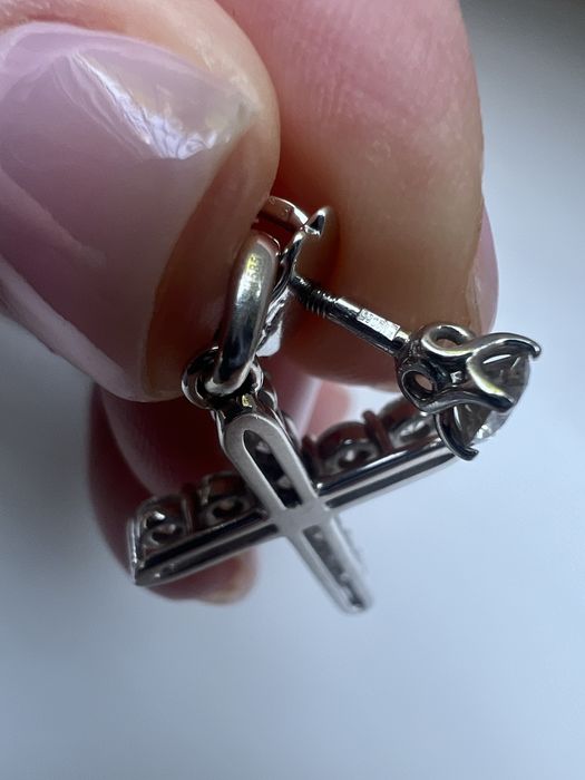 Продам серьги и крест с бриллиантами природными  1,60 Ct.