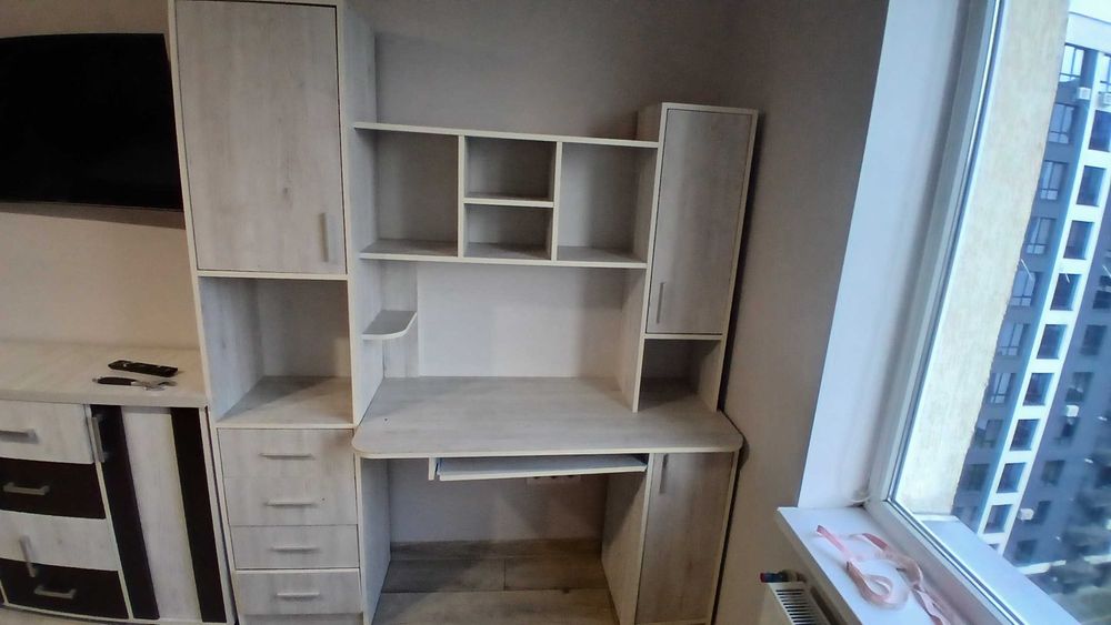 Меблі в дитячу, письмові столи!