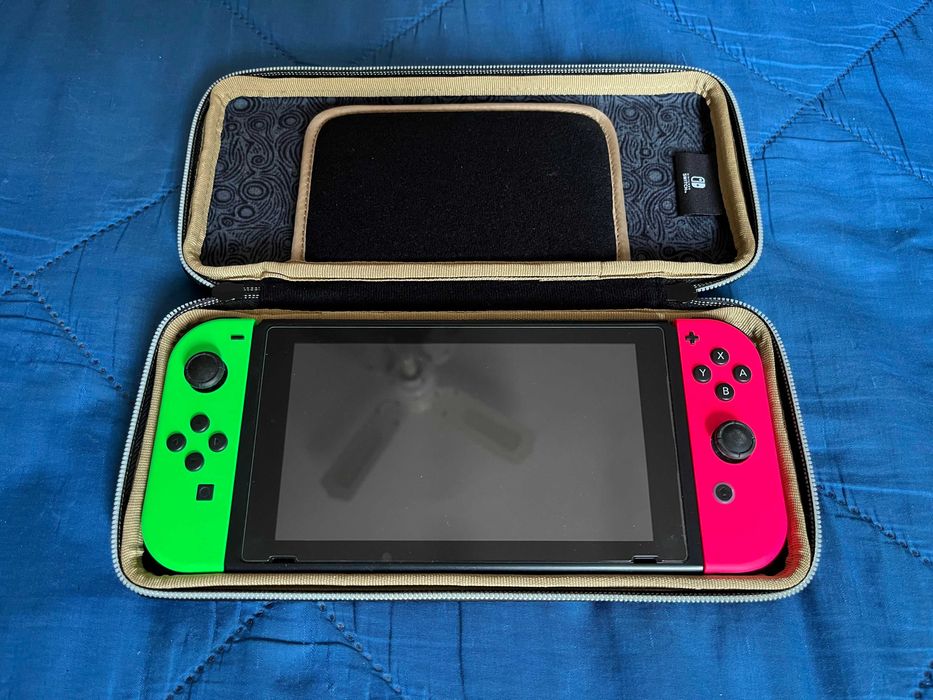 Nintendo Switch + Accessories64741039942273122