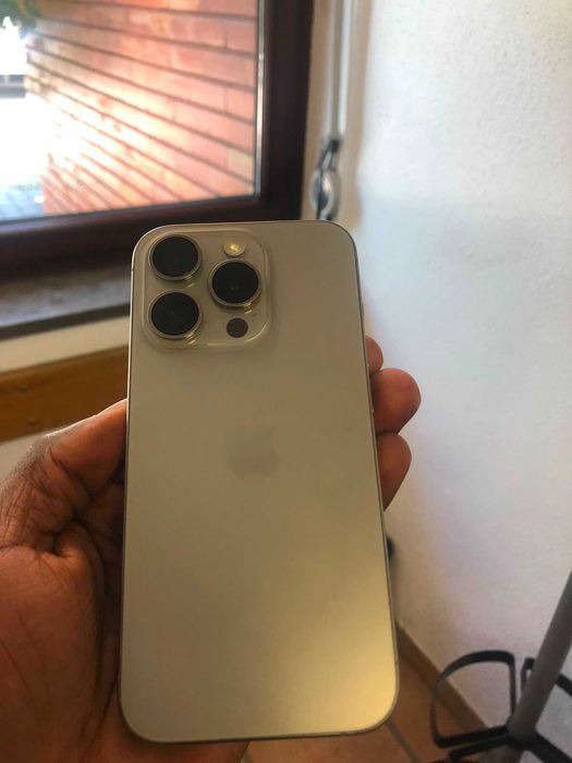 IPHONE 15 PRO cinza