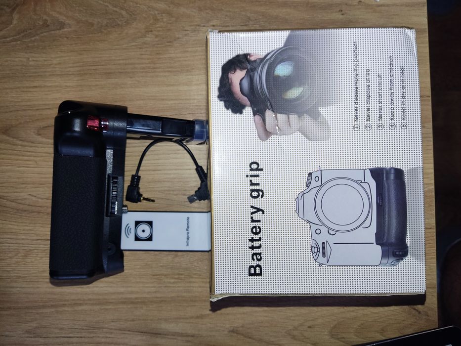 Grip Nikon D 3300 + 1 x EN-EL14 , battery grip