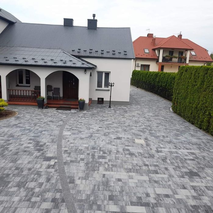 Układanie kostki brukowej Montaż ogrodzeń Minikoparka z wiertnica