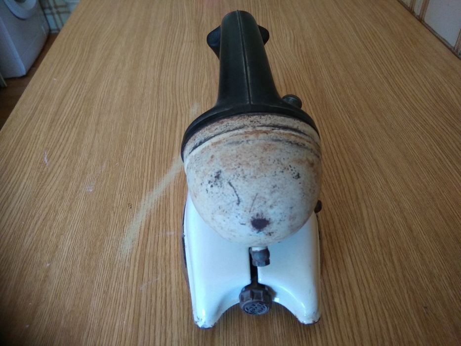 Ferro de passar a petróleo