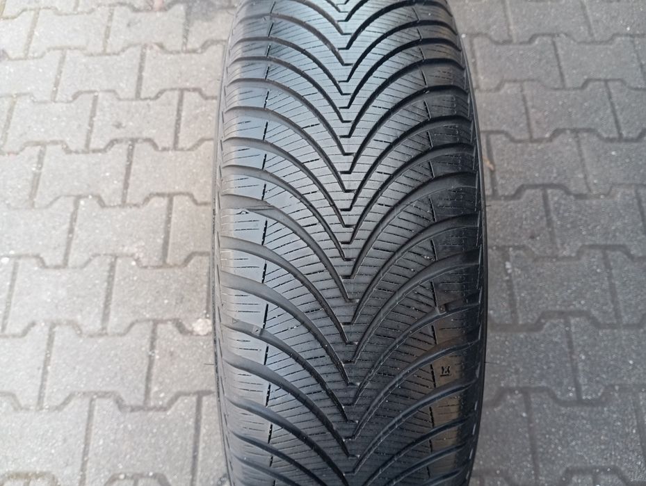 1szt całoroczna Kumho solus 4S 215/65/17 103V  DOT4824