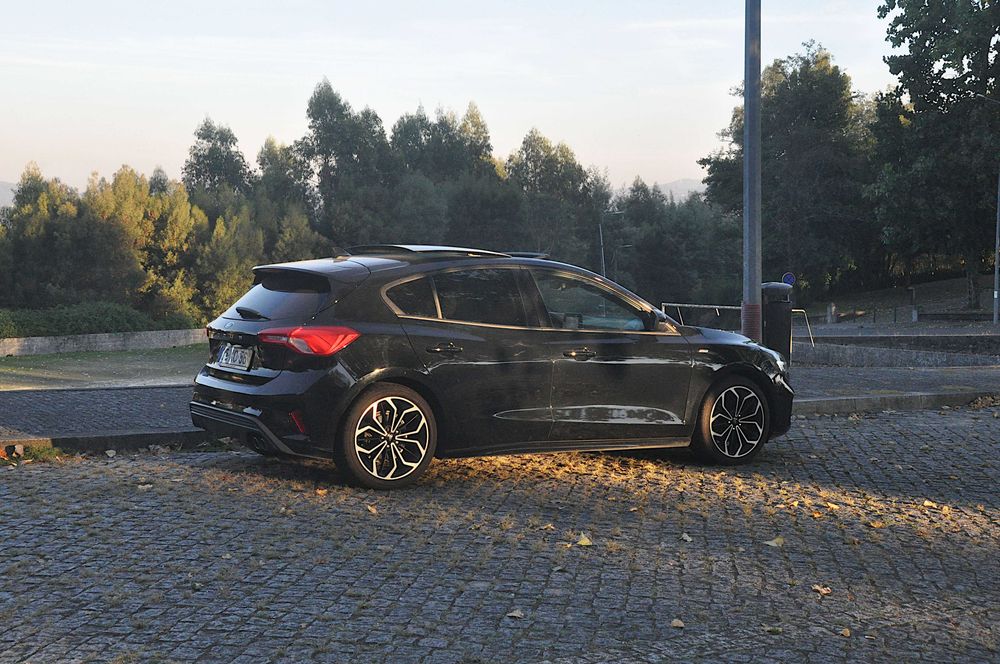 Ford Focus 1.0 EcoBoost  ST-Line - 125cv - Teto panorâmico, teto de abrir — photo 5