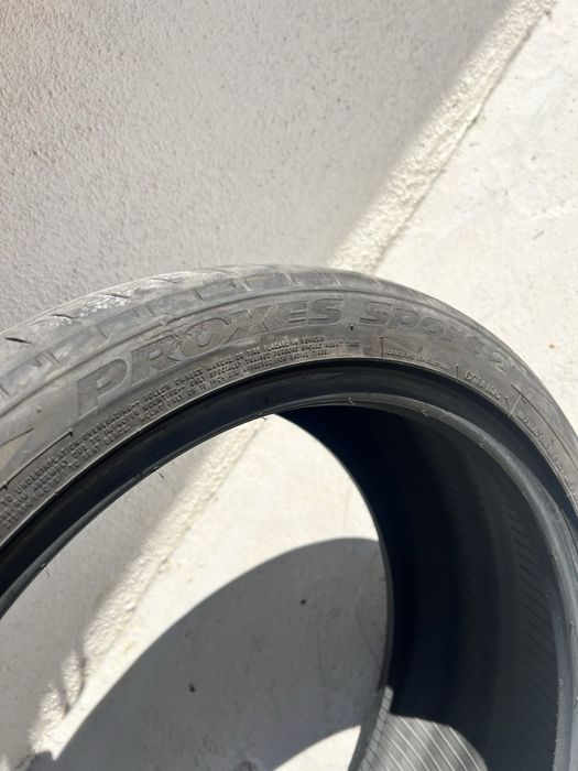 235/40/18 Toyo Tires 2 pneus