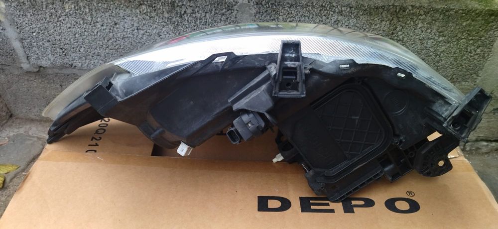 Farol da frente direito com motor para Toyota Auris 2007