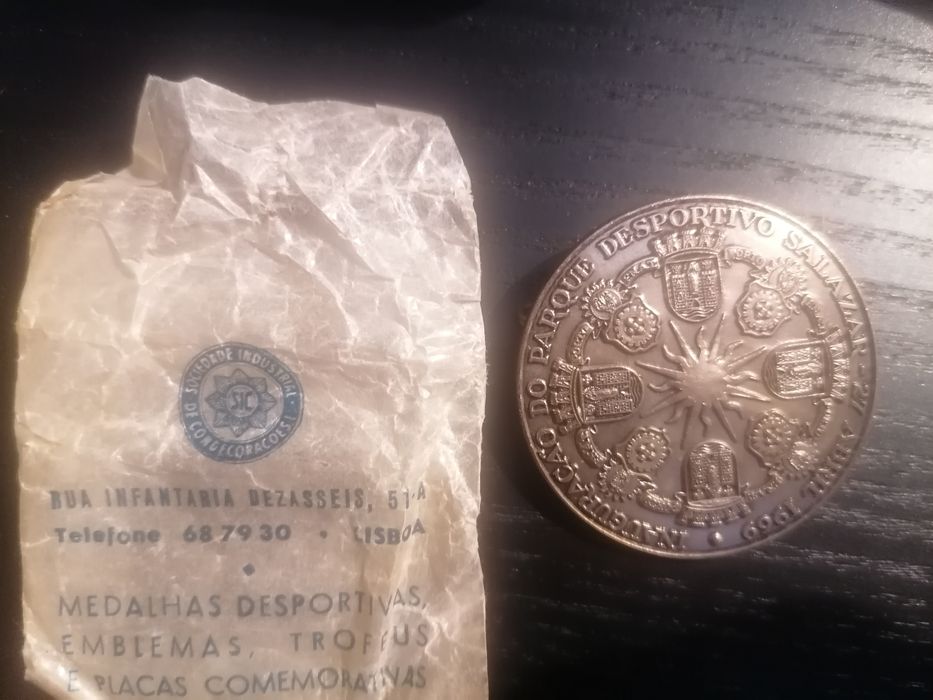 Medalha-crachat-inauguração do complexo desportivo Salazar 1969