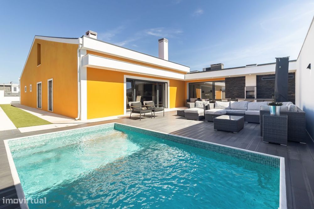 Moradia T4+1 com piscina | Perto de tudo, longe do ruído