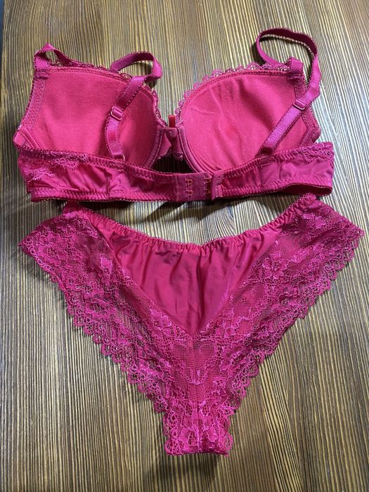 Продам комплект жіночоі білизни