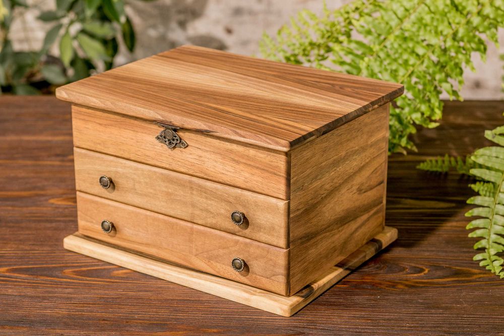 Дерев'яна жіноча скринька комод шкатулка для прикрас з дзеркалом