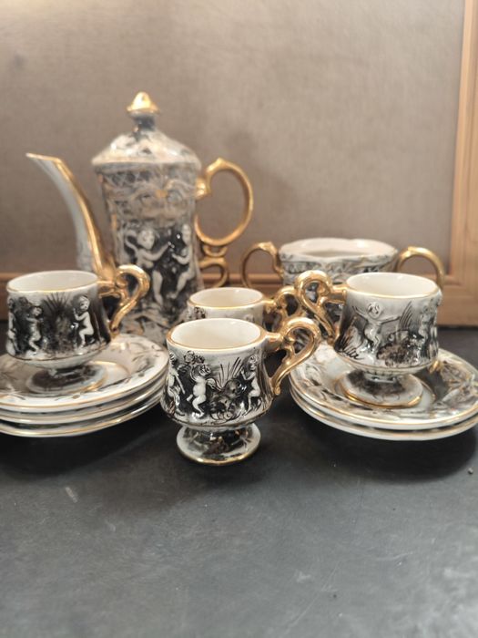 Conjunto de Chá Preto e Dourado - Porcelana