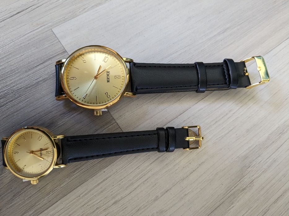 Zestaw dwóch zegarków ze złotą tarczą