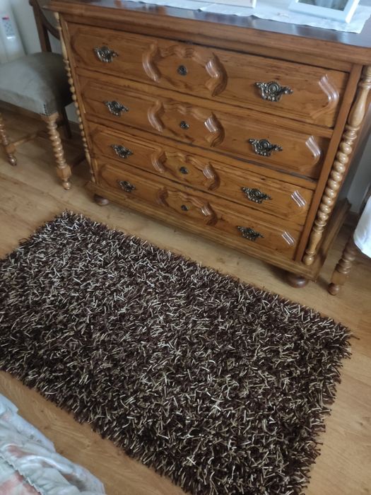 Móveis vintage em castanho