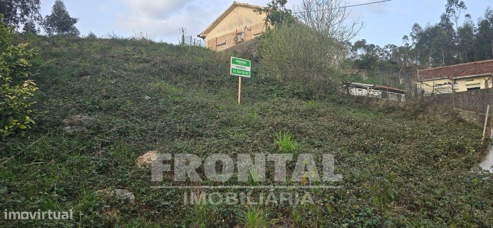 Terreno com 385 m2 e 14m de Frente em Zona Habitacional | Alfena, Valo — Alfena, Porto