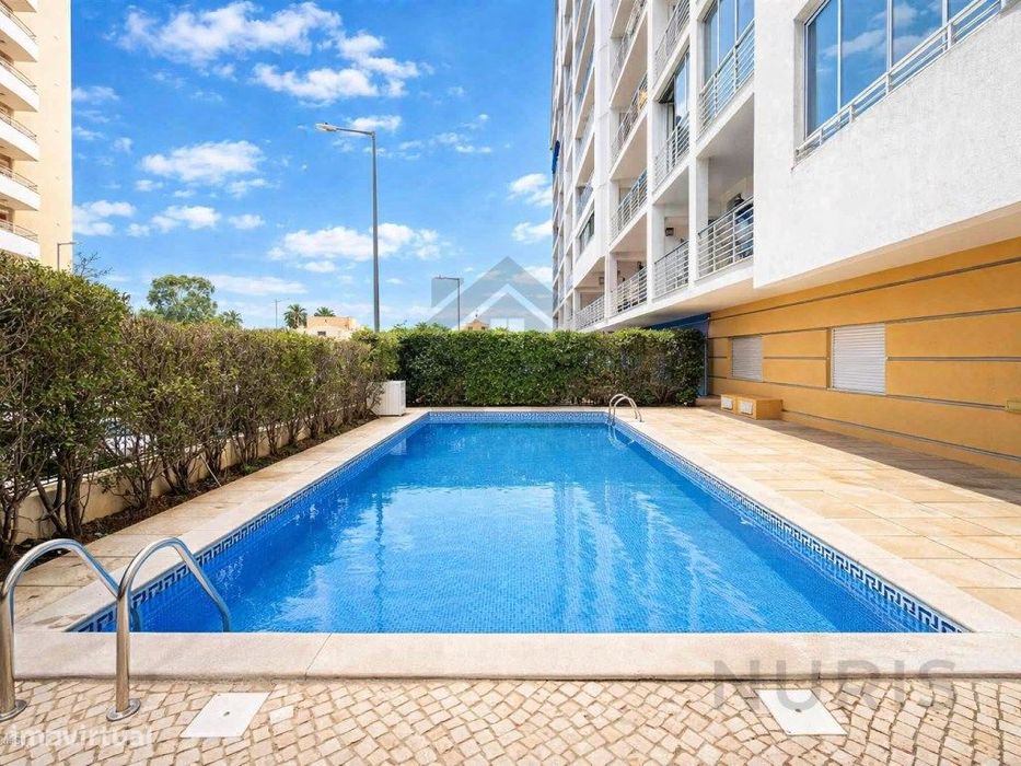 Apartamento T1 com piscina para arrendamento anual em Portimão