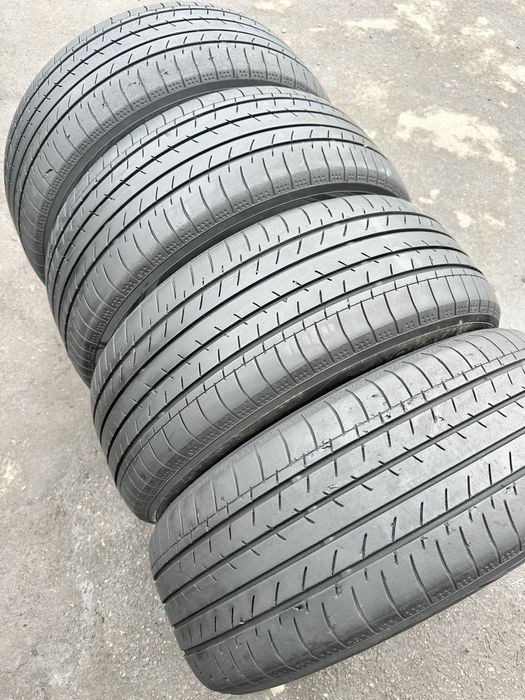 Шини 215 55 17 94V Yokohama BluEarth-GT комплект