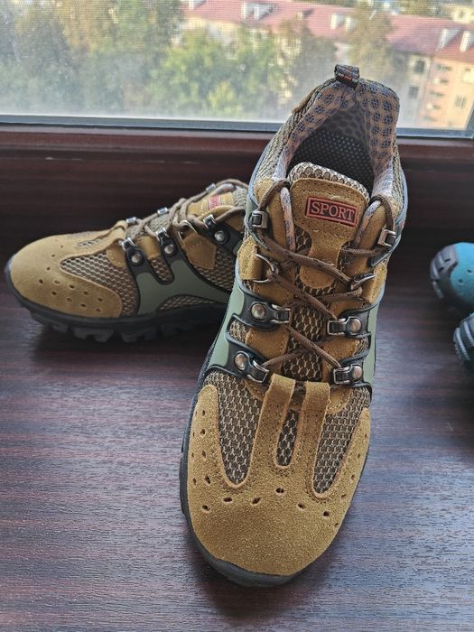 Продам кроссовки для прогулок