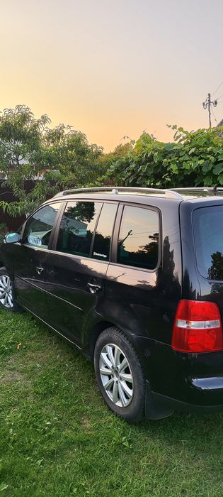 Автомобіль Фольксваген тауран автомат