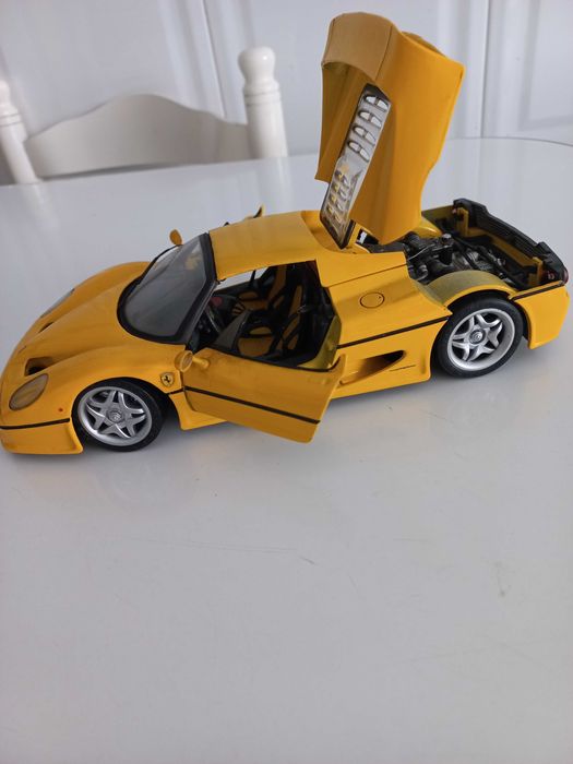 Miniatura FERRARI  F50 escala 1/18.