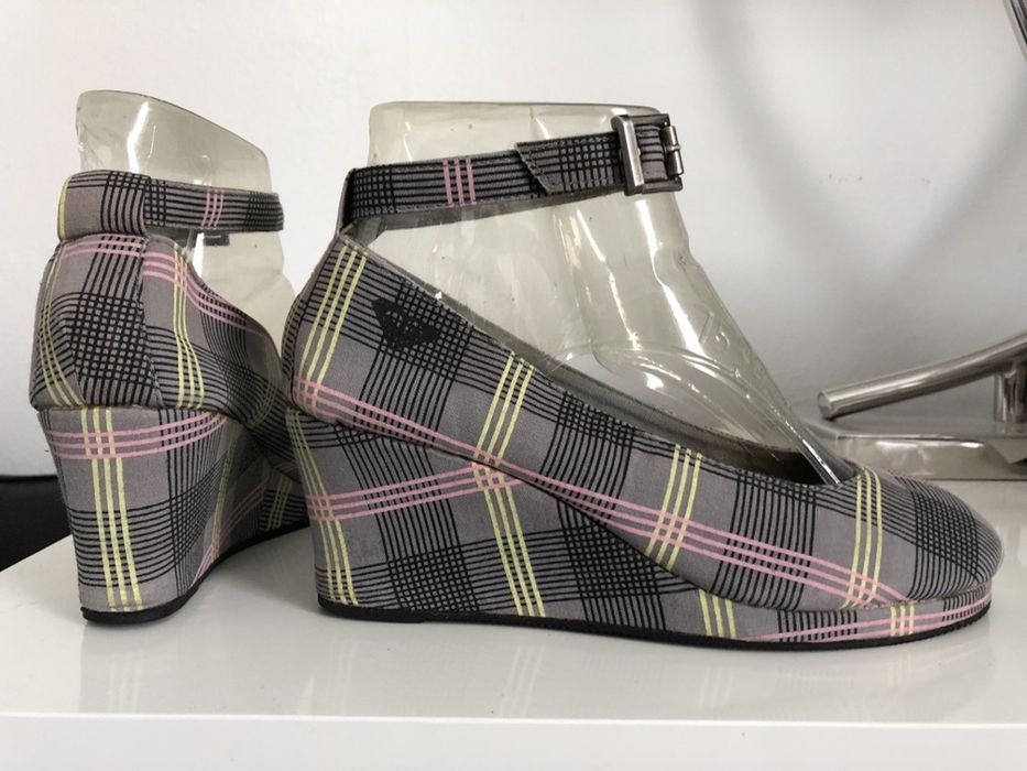 Roxy usa buty damskie zapinane na kostce roz 37/23,5 cm stan idealny.