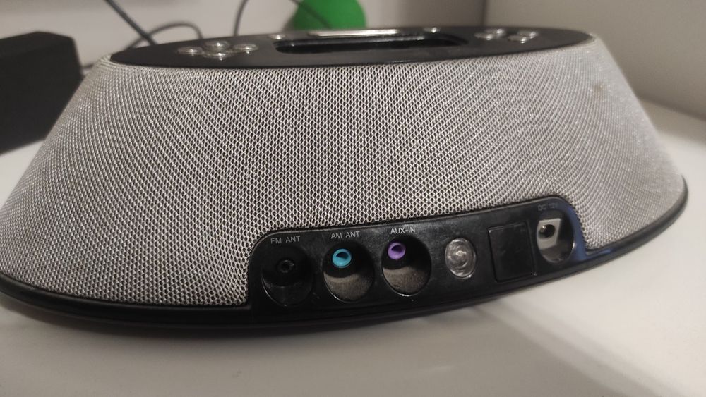 Радіобудильник, Radio FM, мультимедійна станція JBL On Time 200P