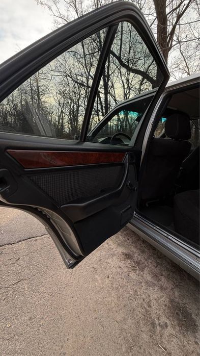 Продам MERCEDES 124