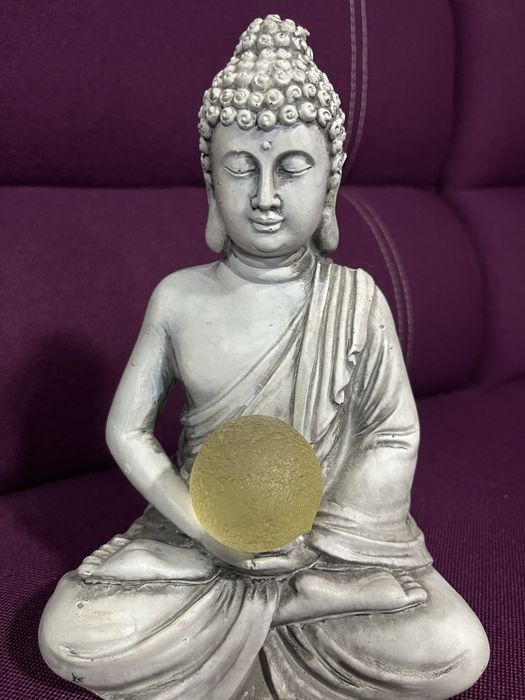 Budda solarny LED – świecąca kula, ładuje się sam