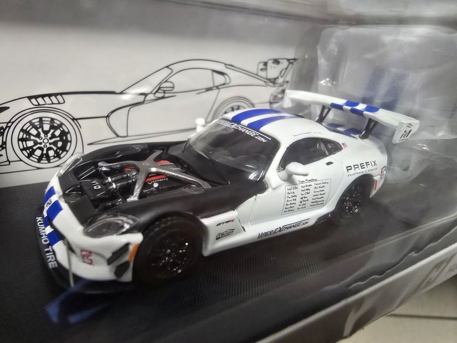 Dodge Viper ACR 1:64 otwierane elementy model Hone