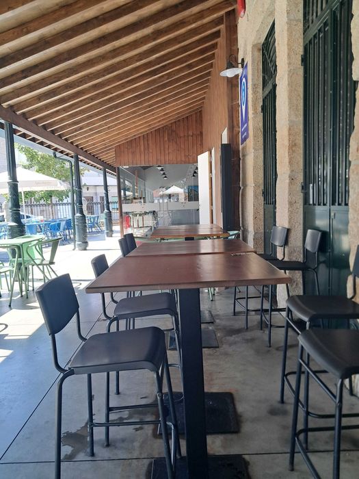 Conjunto Mesa Alta de Bar/Bistrô + 4 Cadeiras (7 conjuntos disponíveis)