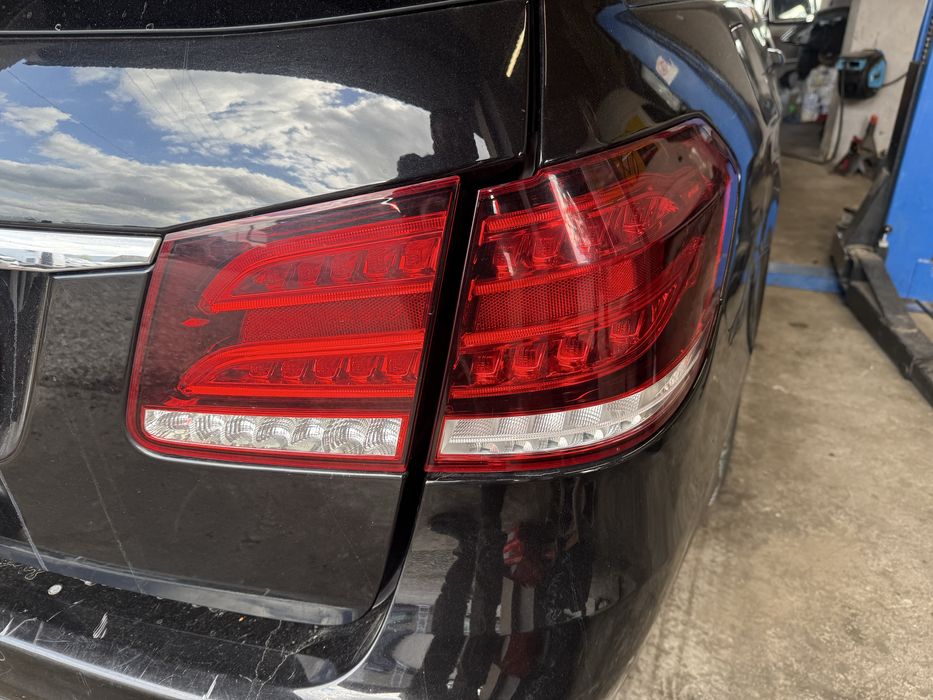 Lampa tylna prawa lewa w błotnik Mercedes W212 Lift Kombi