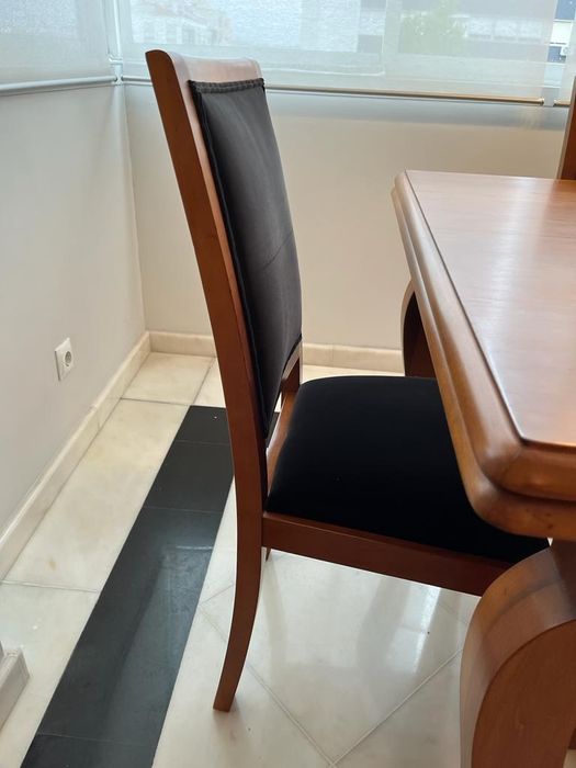 Mesa de sala com 6 cadeiras