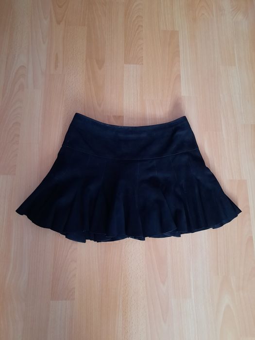 Женский замшевый костюм с юбкой