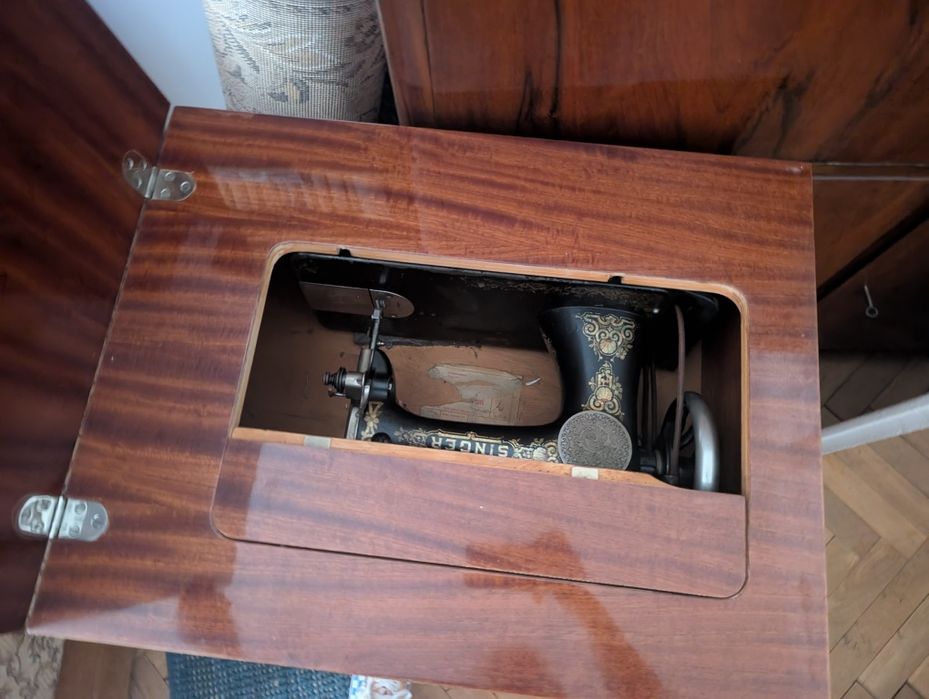Stara zabudowana maszyna do szycia SINGER, mebel