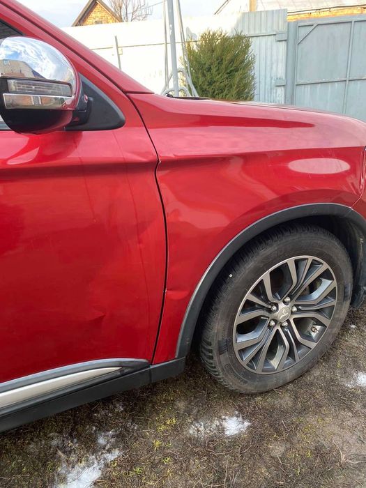 Mitsubashi outlander 2016 рік