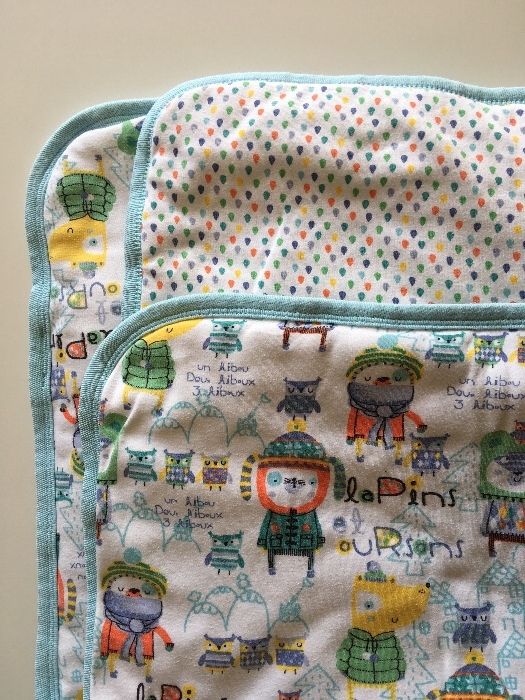 Colcha/manta acolchoada em algodão 68,5 x 80cm. 2 padrões