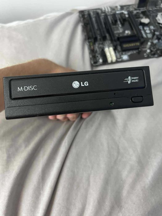 Napęd dvd LG GH24NSVB0