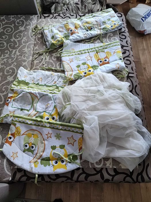 Дитяче ліжко-маятник, матрац, та м'які накладки на бортики