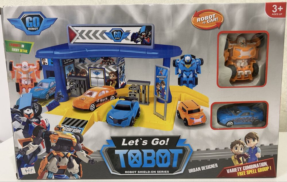 Набір дитячих роботів-трансформирів.