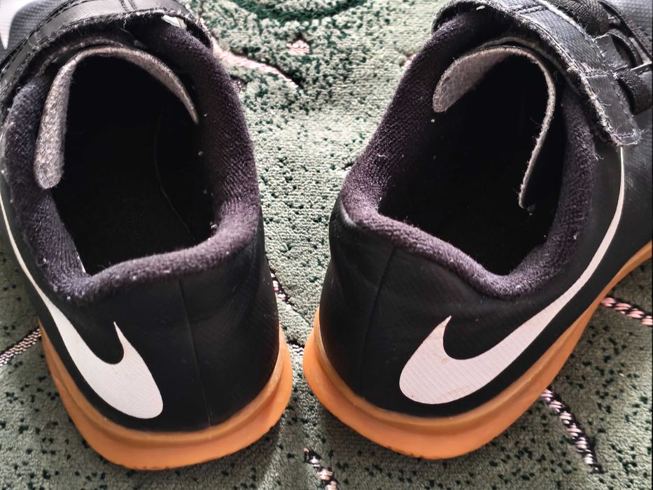 Футзалки Nike  (оригинал) фирменные размер- 28 стелька-17см
