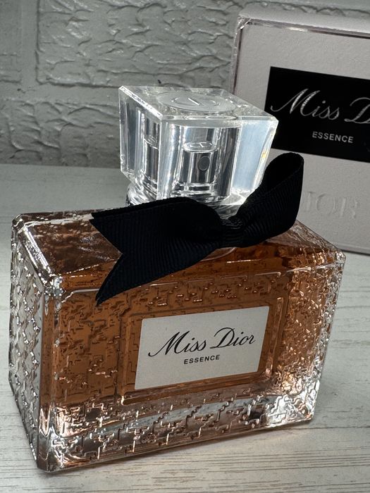 Парфумована вода для жінок Christian Dior Miss Dior Essence