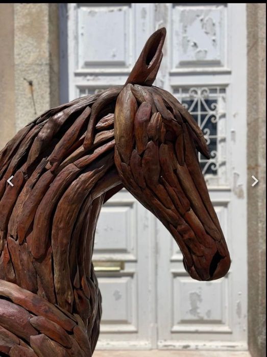 Escultura cavalo em madeira