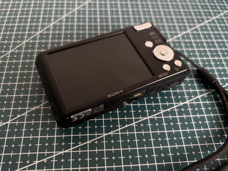 Sony CyberShot W830 20.1MP Zeiss Black