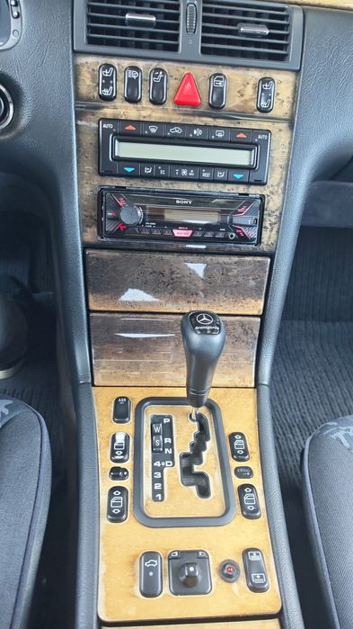 Mercedes-Benz E 220 — fotografia 5