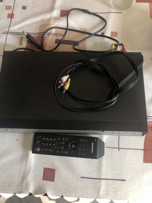 Odtwarzacz dvd Samsung niuzywany, sprawny z pilotem.