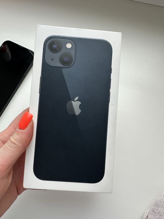 смартфон iPhone 13