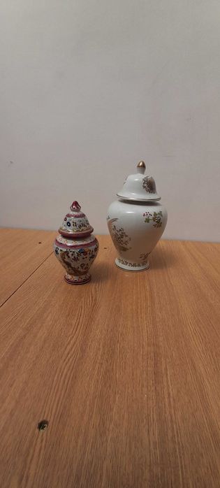 dois potes decorativos