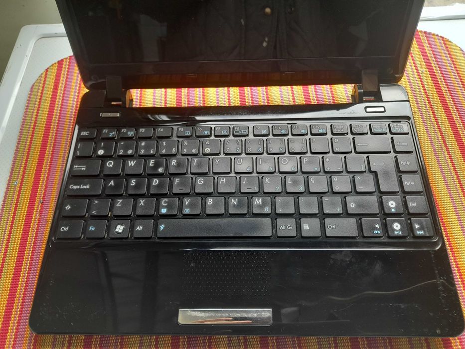 ASUS Eee PC 1202T laptop powers on but displays no video.64284592527491123