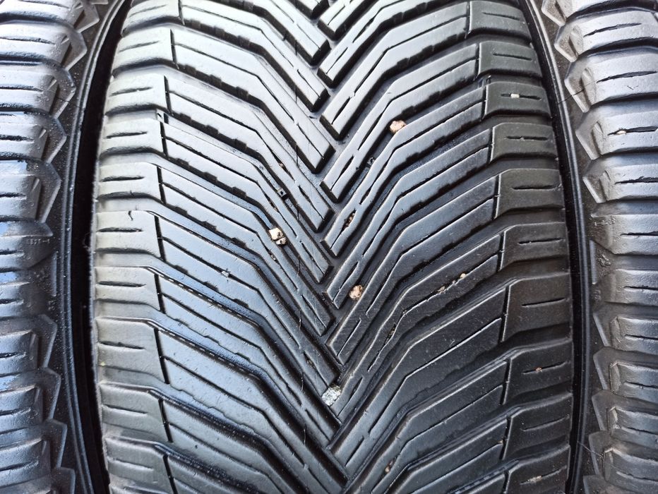 Всесезонная резина 245/40 R18 Michelin Cross Climate 2