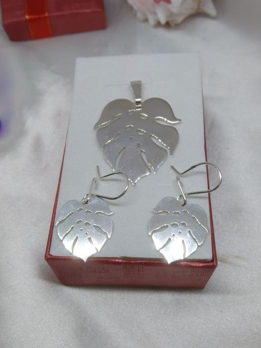 Piękny srebrny komplet kolczyki i wisiorek liść Monstery, srebro 925